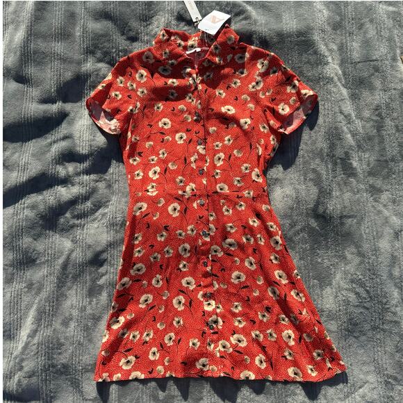 Olivaceous Dresses & Skirts - NWT Olivaceous Red Rayon Floral Print Button Front Mini Dress Women's Small